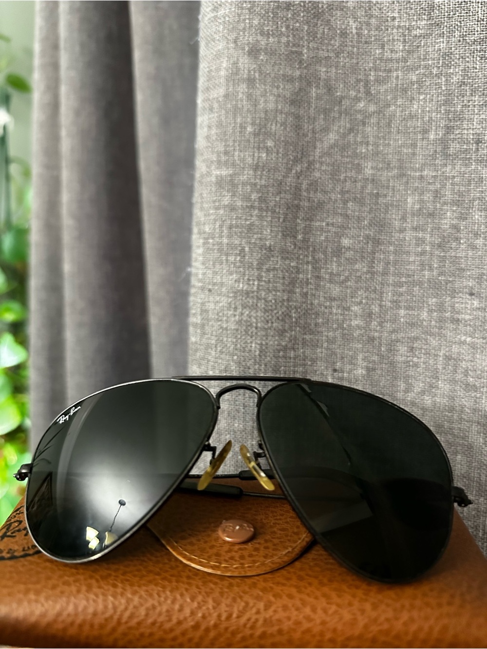 Ray-Ban Aviator Sunglasses in Black